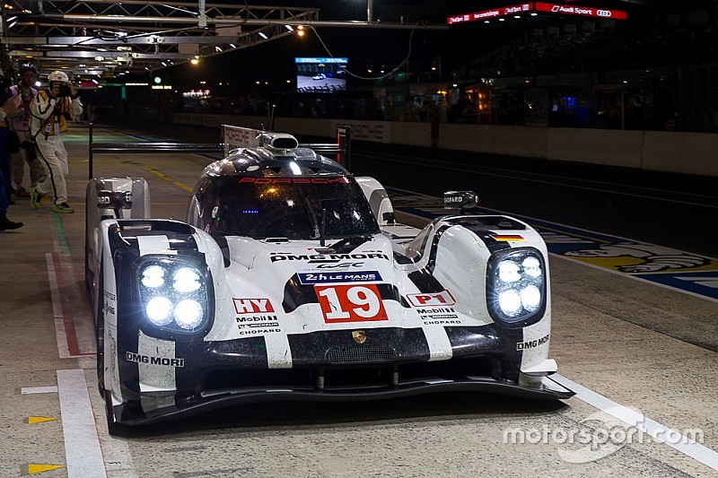 Hulkenberg leads Le Mans as midnight strikes