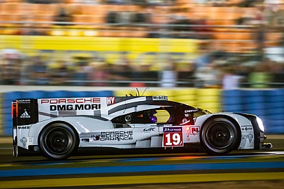 Le Mans 24: Porsche leads Audi at halfway point
