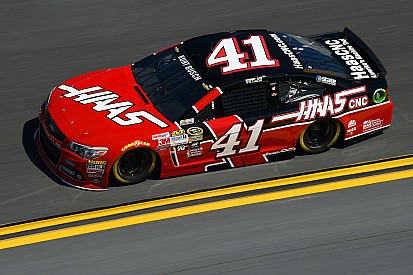 Chuva de Michigan tenta vencer todos, mas para em Kurt Busch