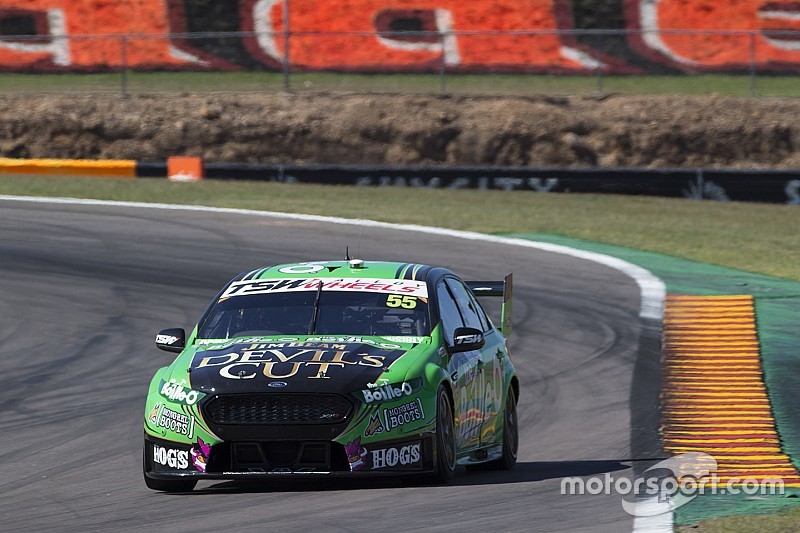 Reynolds storms to V8 pole, lap record
