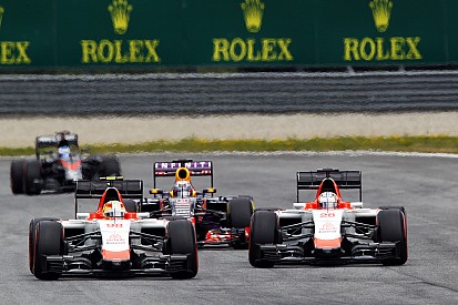 Equipes de F1 pensam em rever regras de bandeira azul