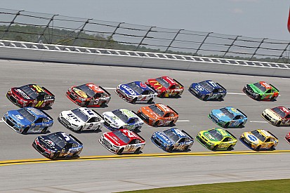 NASCAR supports removal of Confederate Flag
