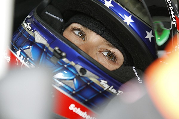 Stewart-Haas Racing espera renovar con Danica Patrick