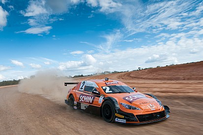 Pilotos da Stock Car fazem demonstração em nova pista em MG