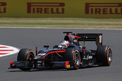 Sirotkin quebra sequência de poles de Vandoorne e larga na frente em Silverstone