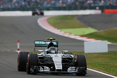 Derrotado, Rosberg reclama de pneu e diz que Hamilton foi melhor