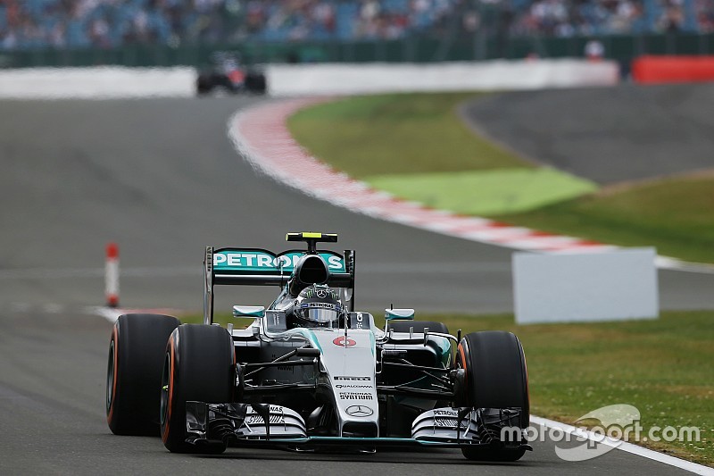 Derrotado, Rosberg reclama de pneu e diz que Hamilton foi melhor