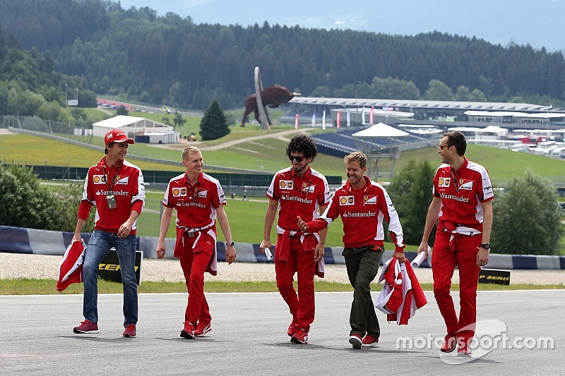 Esteban festeja junto a Vettel cumpleaños