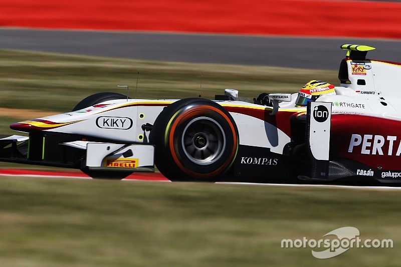 Haryanto mantém a ponta na largada e vence tranquilo em Silverstone