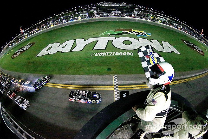 Dale Earnhardt Jr., Hendrick Motorsports Chevrolet wins, while Denny Hamlin, Joe Gibbs Racing Toyota spins