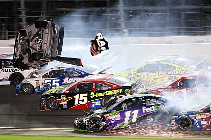 Earnhardt “on the verge of tears” after seeing Dillon’s crash