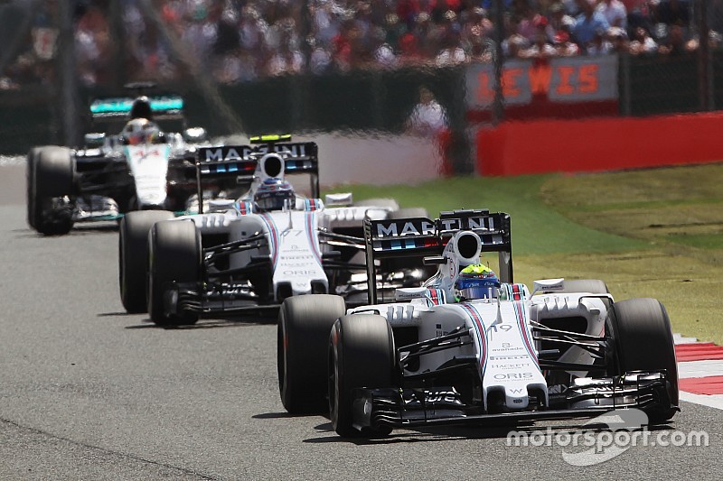 Felipe Massa, Williams FW37 lidera a Valtteri Bottas, Williams FW37 y Lewis Hamilton, Mercedes AMG F