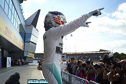 Hamilton pode igualar vitórias de Senna com mesmo número de provas