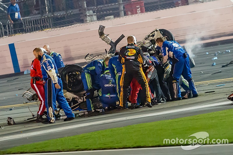 NASCAR citará a integrantes de equipo que ayudaron a Dillon