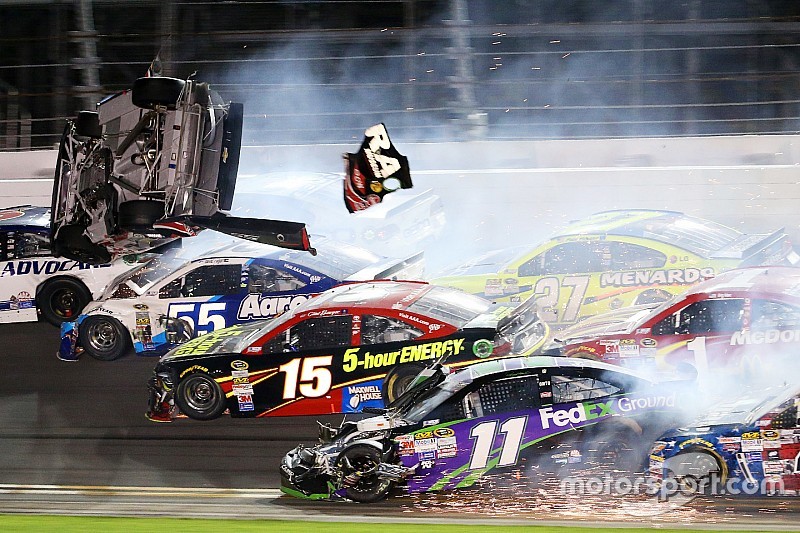 Austin Dillon, Richard Childress Racing Chevrolet impliqué dans un énorme crash à l'arrivée