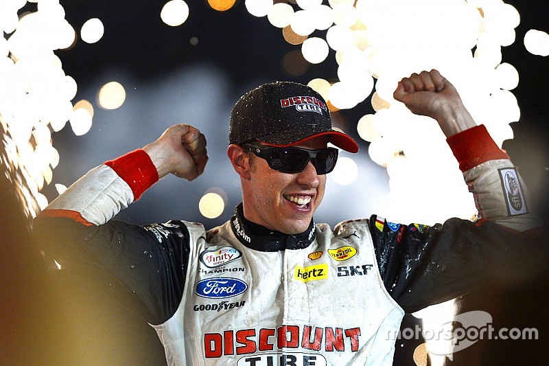 Brad Keselowski logró el triunfo