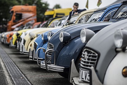 Un rassemblement de plus de 7000 "deudeuch" Citroën en Pologne!