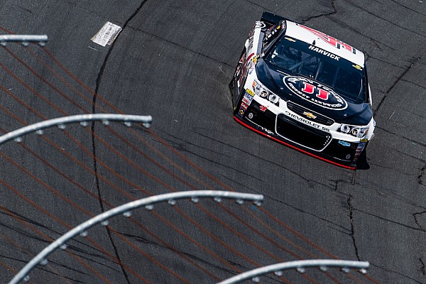 Harvick tops practice, Gordon suffers damage in garage