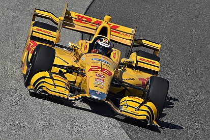 Hunter-Reay s'impose, premier abandon de la saison pour Montoya