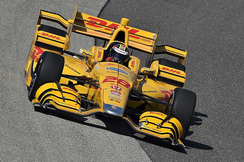 Hunter-Reay s'impose, premier abandon de la saison pour Montoya