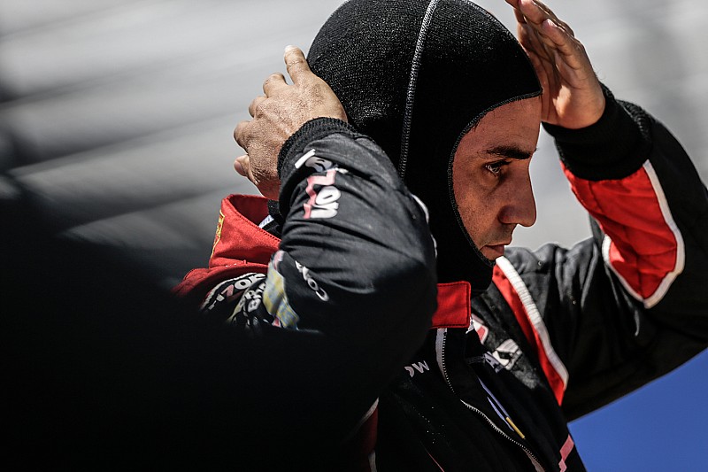 Championship leader Montoya crashes out at Iowa