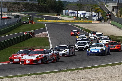 Vallelunga: in gara 2 dominano le Ferrari
