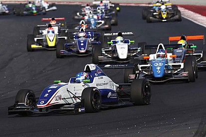 Hughes pareggia i conti con Aitken e torna leader