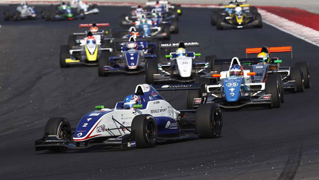 Hughes pareggia i conti con Aitken e torna leader