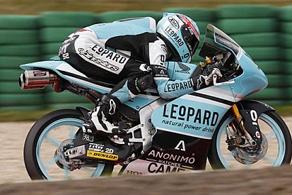Assen, Libere 1: Romano Fenati insegue Danny Kent