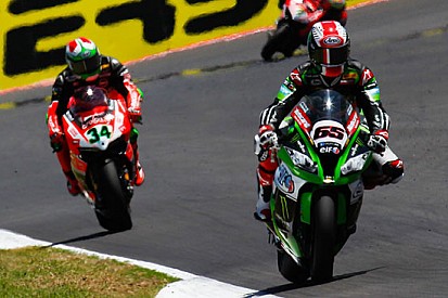 Rea trionfa in rimonta a Misano. Biaggi ancora sesto