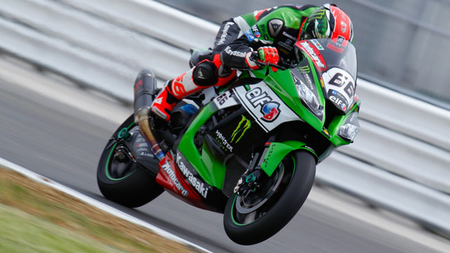 Sykes si prende la pole a Misano, Biaggi è quinto