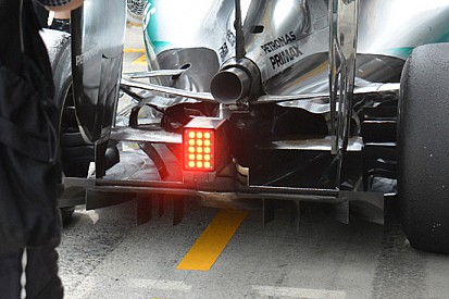 Mercedes: sfoghi più stretti e deviatori di flusso arcuati