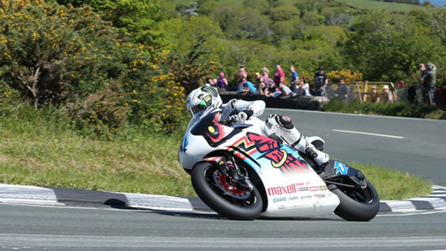 A John McGuinness la vittoria nel TT Zero