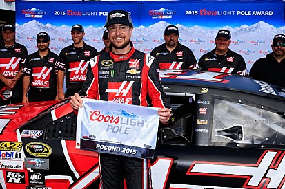 La bandiera rossa regala la pole a Kurt Busch