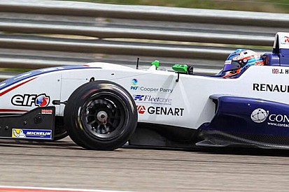 Jake Hughes si prende la pole di Gara 1 a Spa