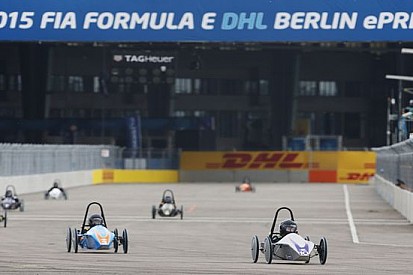 Il teenager Dominic Schlomski nella FE School Series