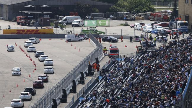 577 veicoli elettrici insieme: record mondiale a Berlino