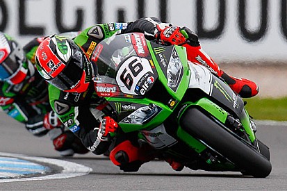 Sykes resiste a Rea e trionfa in Gara 1 a Donington