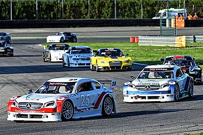 Mitjet Series: vincono Postiglione, Pezzola e Verga