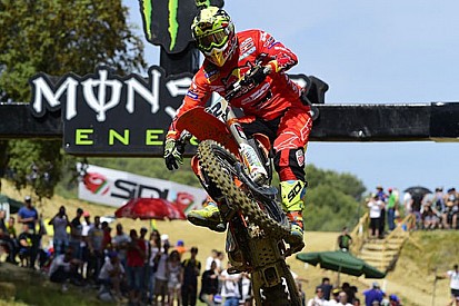 Buona la prima con la 450 per Tony Cairoli in Spagna