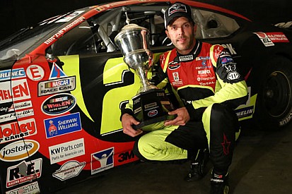 NASCAR Whelen: Kumpen riscuote il suo premio