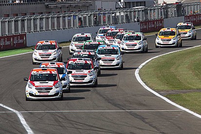 La premiazione dei campioni ad Automotoretrò