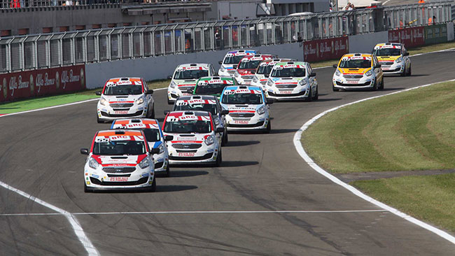 La premiazione dei campioni ad Automotoretrò