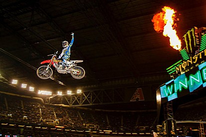 Primo centro per Eli Tomac nel round di Phoenix