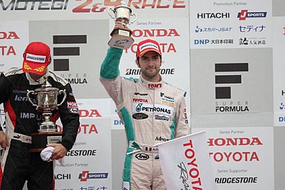 Andrea Caldarelli sul podio in Super Formula al Fuji