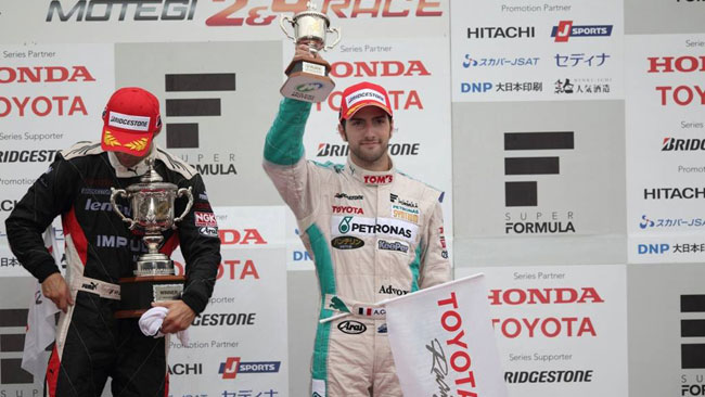 Andrea Caldarelli sul podio in Super Formula al Fuji