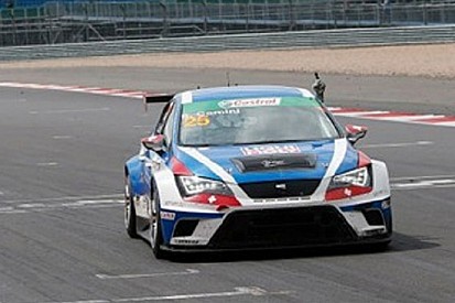 Stefano Comini si prende la vetta a Silverstone
