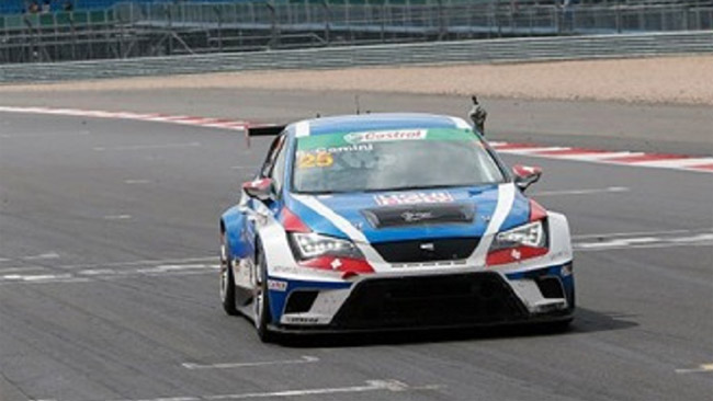 Stefano Comini si prende la vetta a Silverstone