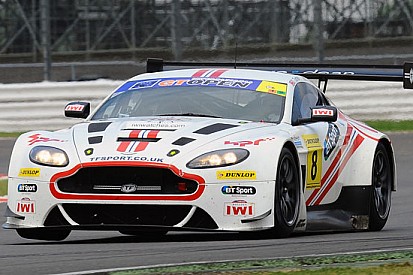 Turner e Fannin dominano una gara 1 movimentata