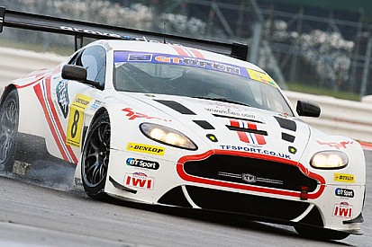 Pole bagnata per la Aston Martin di Turner/Fannin